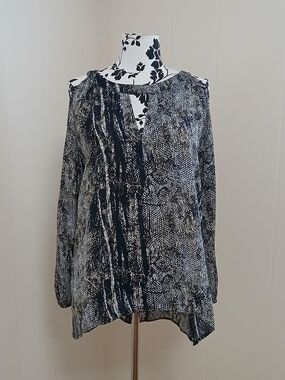 Cold Shoulder Long-Sleeve Tunic